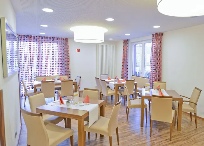 克劳斯特花园酒店 3*