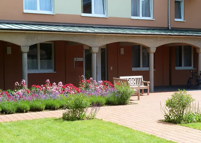 克劳斯特花园酒店 3* 凯沃拉尔